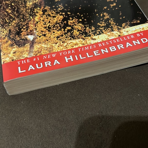 Seabiscuit An American Legend by Laura Hillenbrand paperback book
Bestseller - Picture 5 of 16